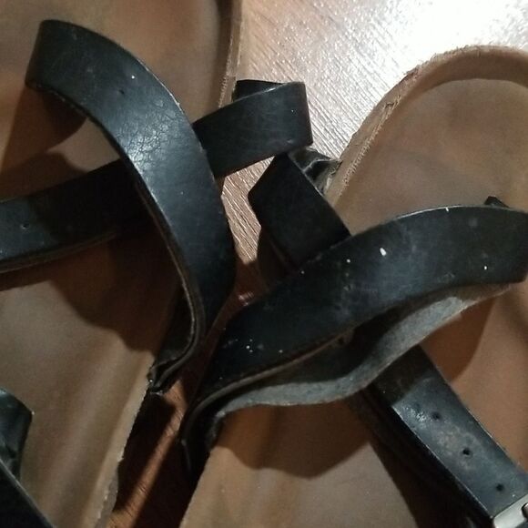 Flat strap sandals  - Picture 2 of 8